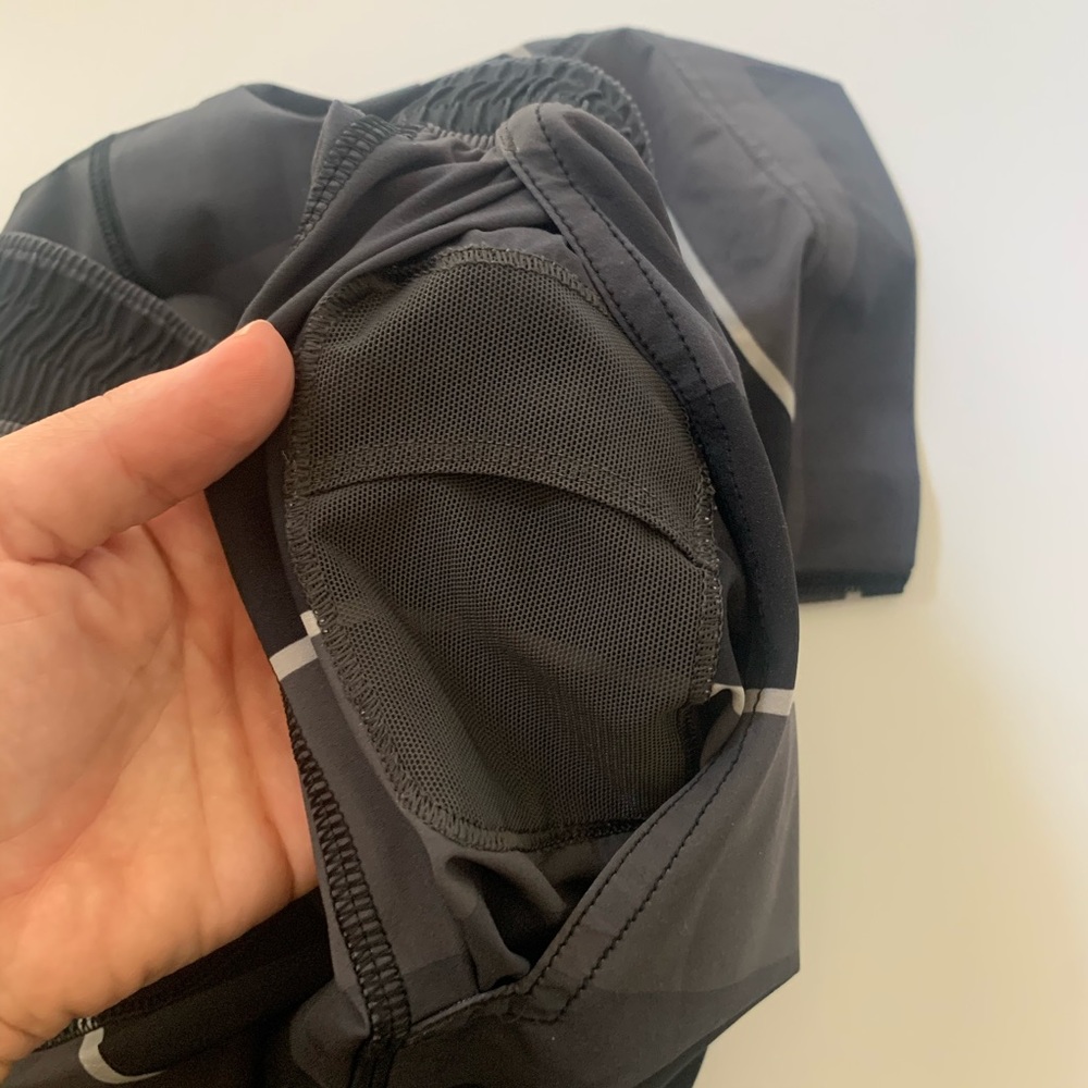LULULEMON black grey shorts - Picture 7 of 8